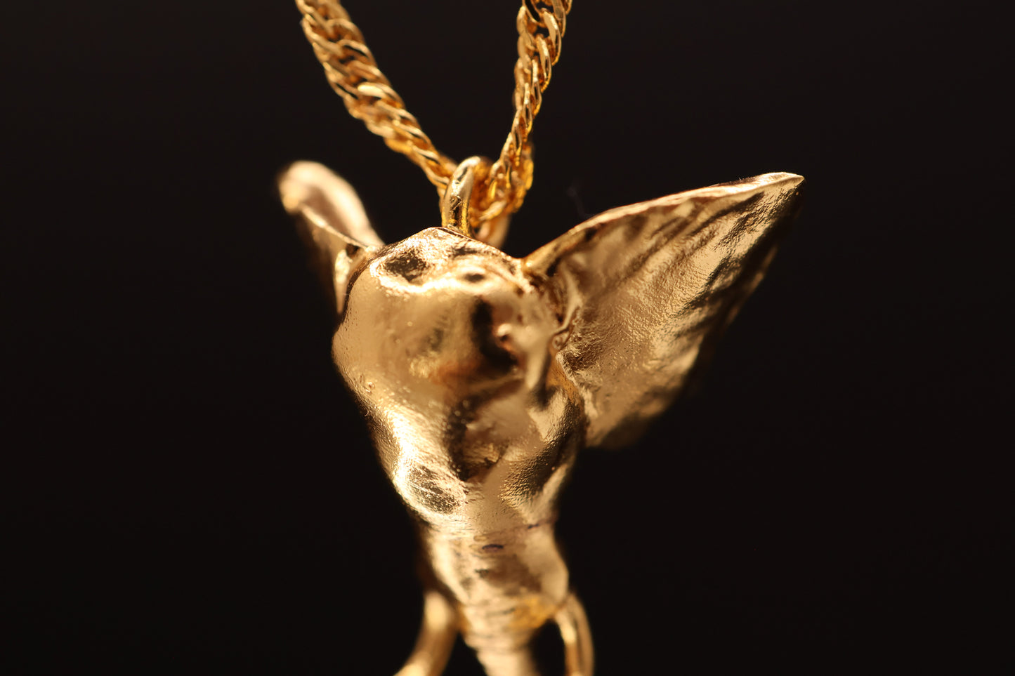 Collar con dije de elefante bañado en oro 24K
