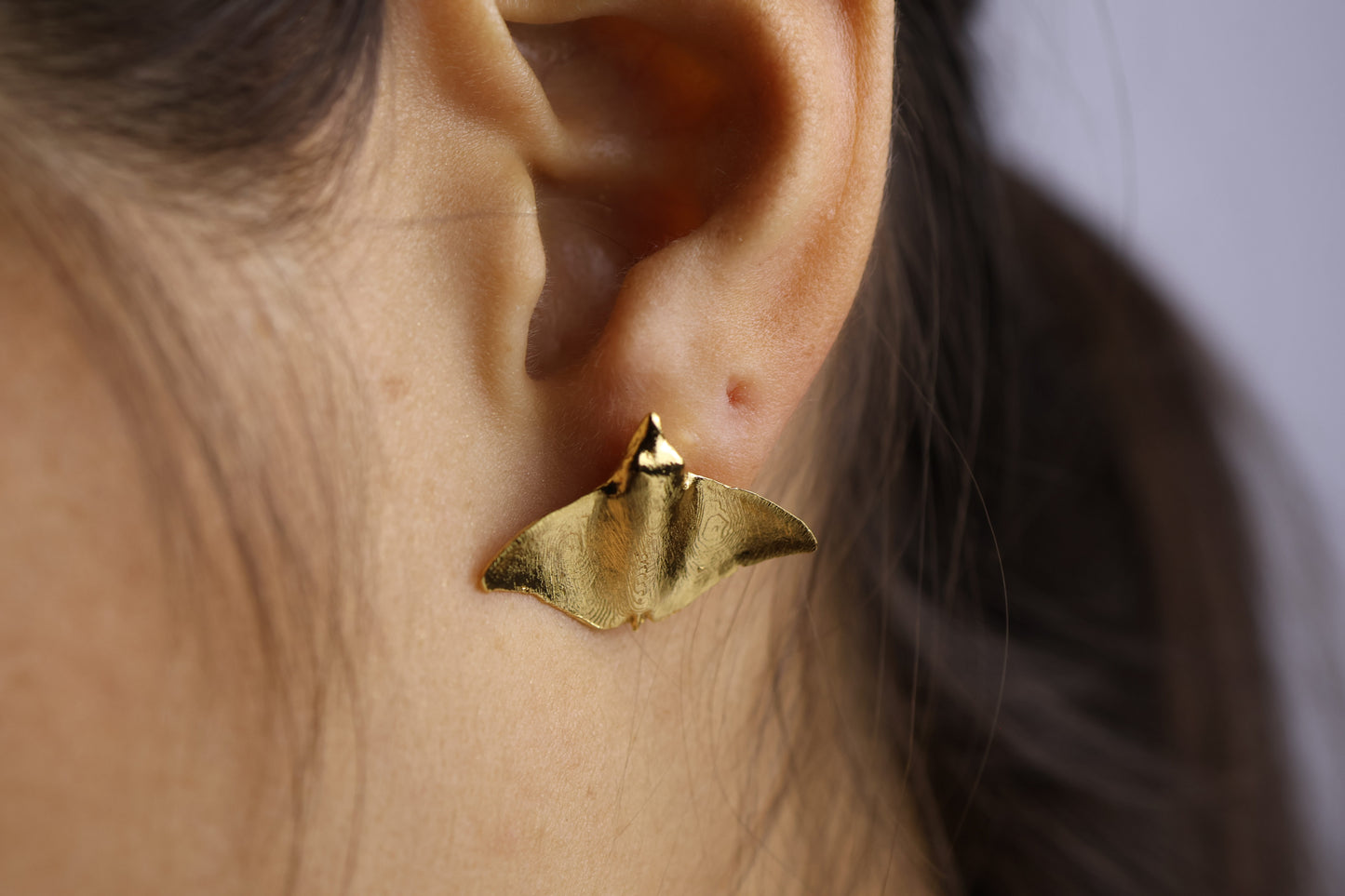 Aretas de mantarraya Stingray bañados en oro 24K