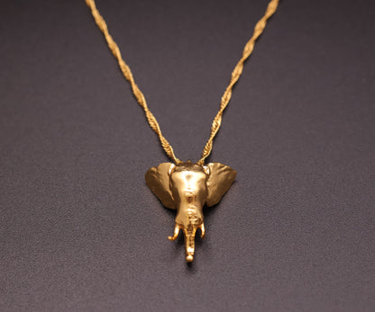 Collar con dije de elefante bañado en oro 24K