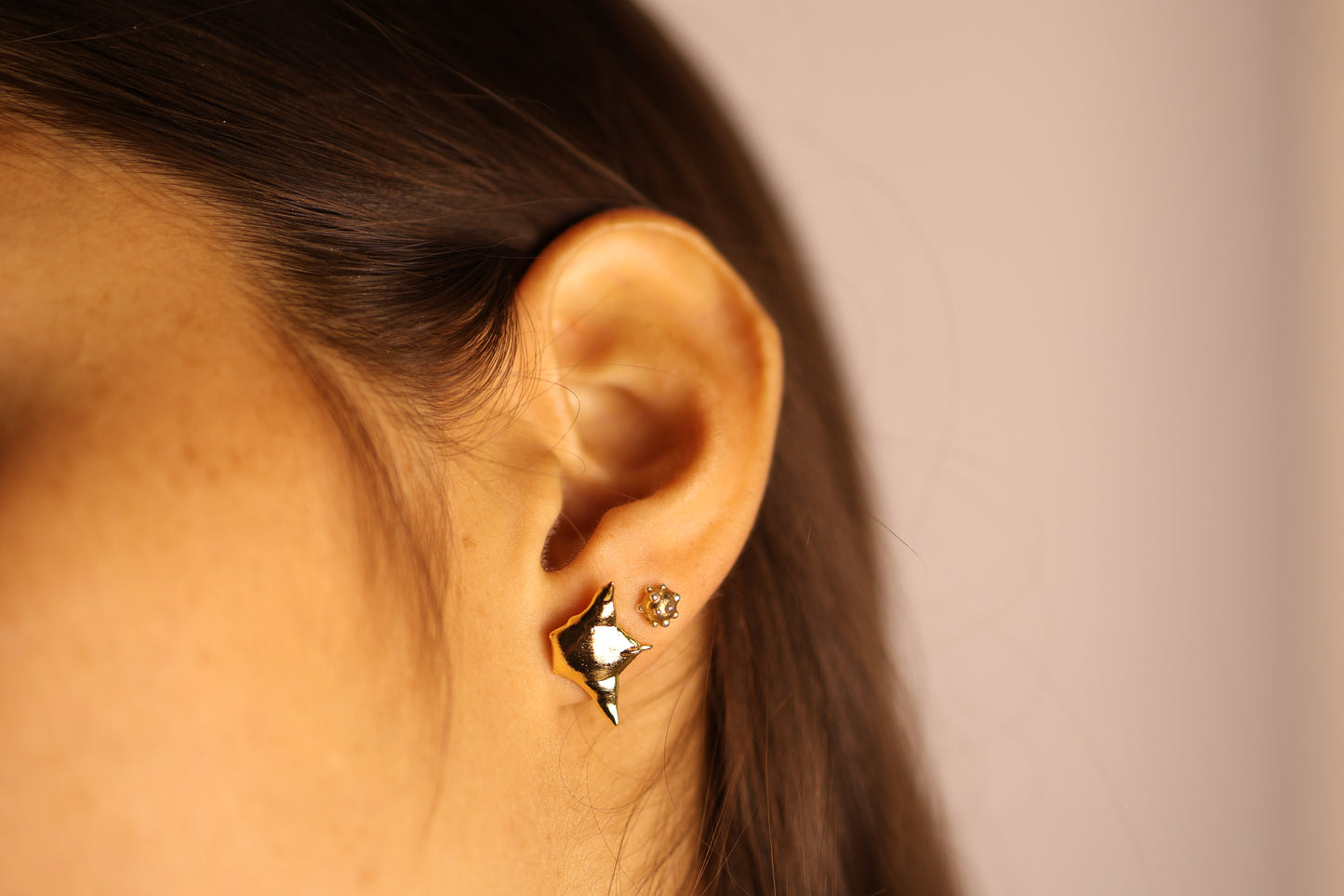 Aretes de mantarraya bañados en oro 24K