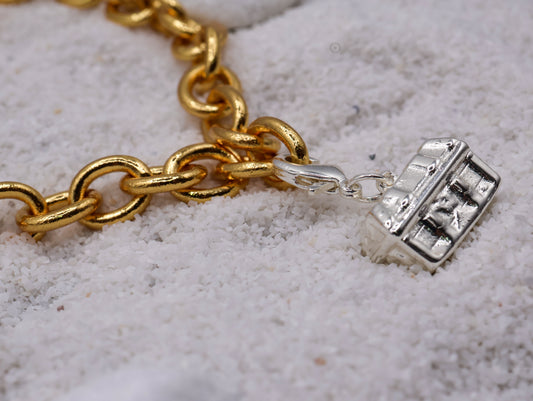 Charm cofre marino en baño de oro o plata