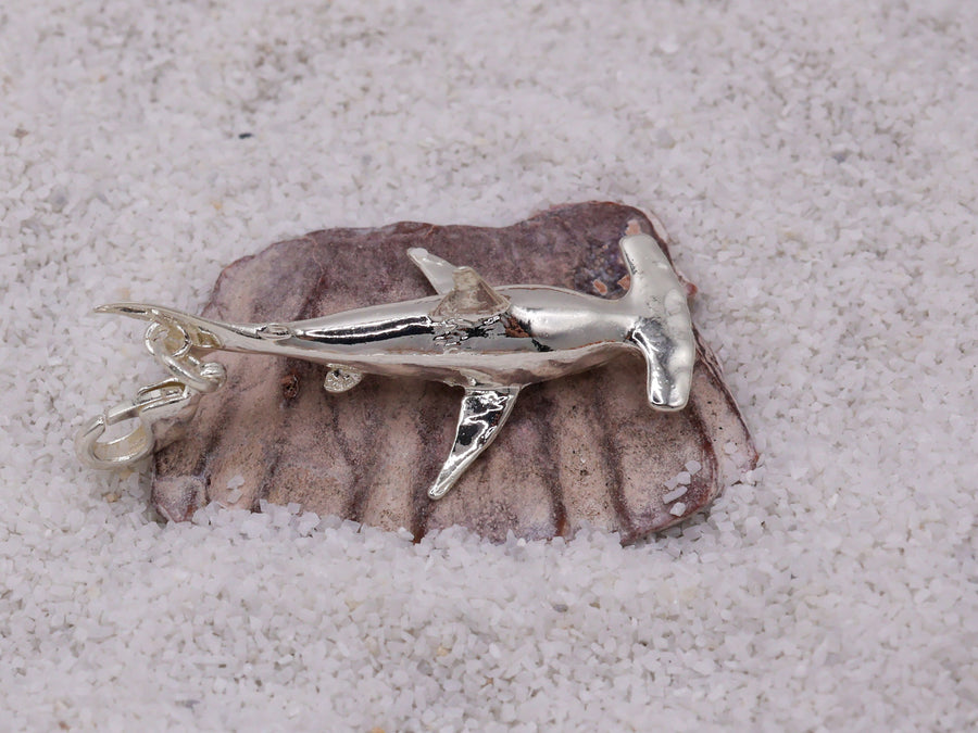 Charm Tiburon Martillo en baño de plata