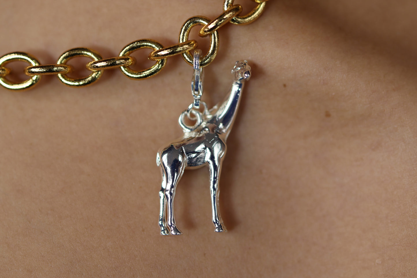 Charm Jirafa con baño en oro o plata