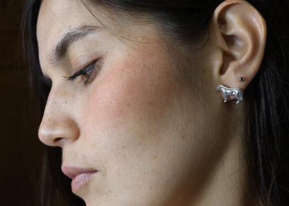 Aretes leona con baño en oro o plata