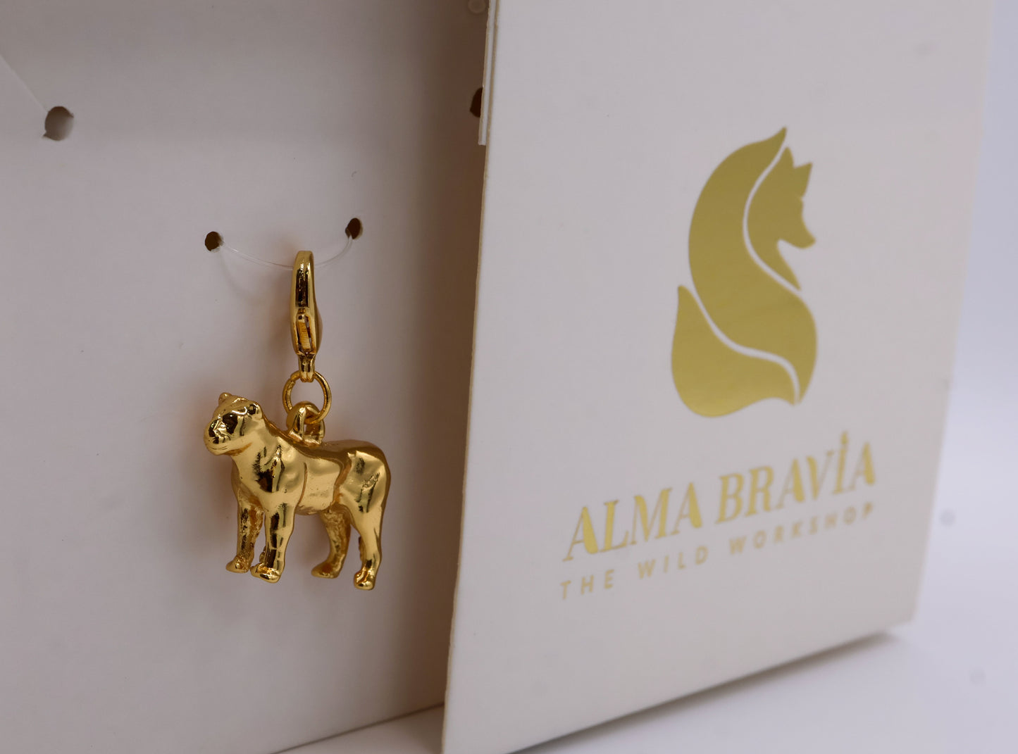 Charm leona baño de oro o plata