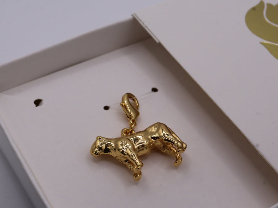 Charm leona baño de oro o plata