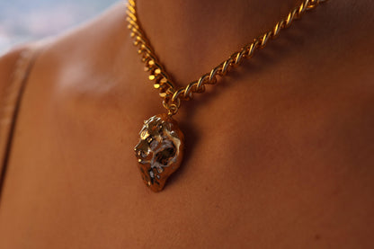 Collar con dije de León bañado en oro 24K