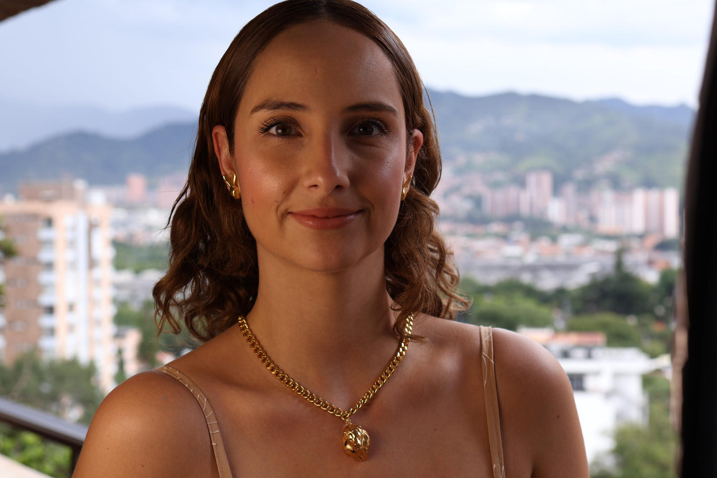 Collar con dije de León bañado en oro 24K