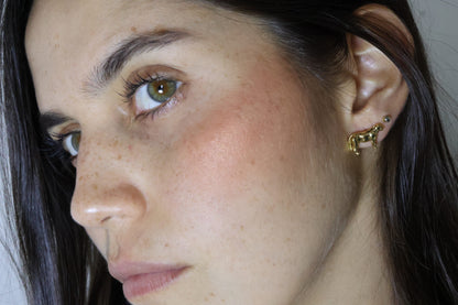 Aretes leona con baño en oro o plataALMA BRAVIA Joyería Colombia