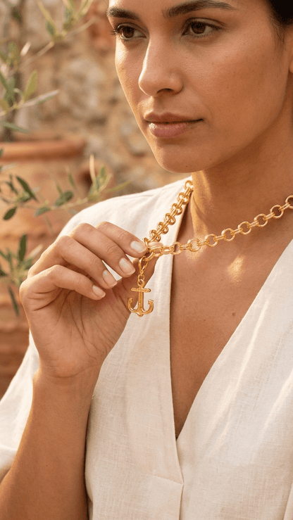 Charm Ancla en baño de oro o plataALMA BRAVIA Joyería Colombia