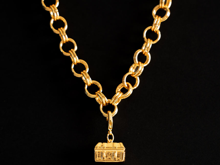 Charm cofre marino en baño de oro o plata