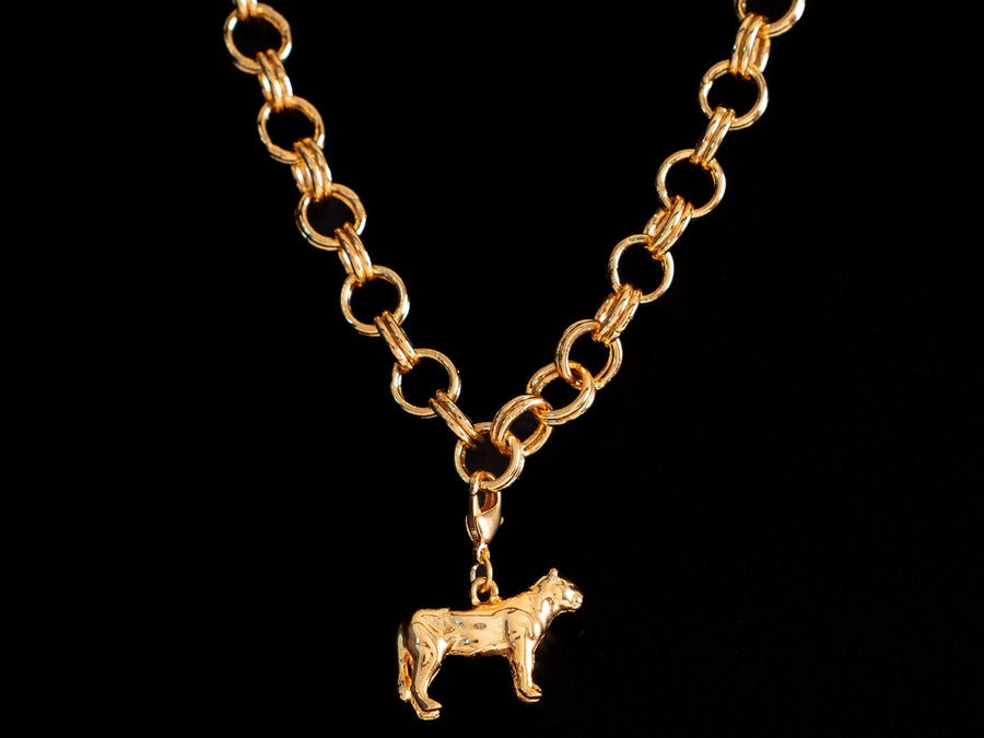 Charm leona baño de oro o plata