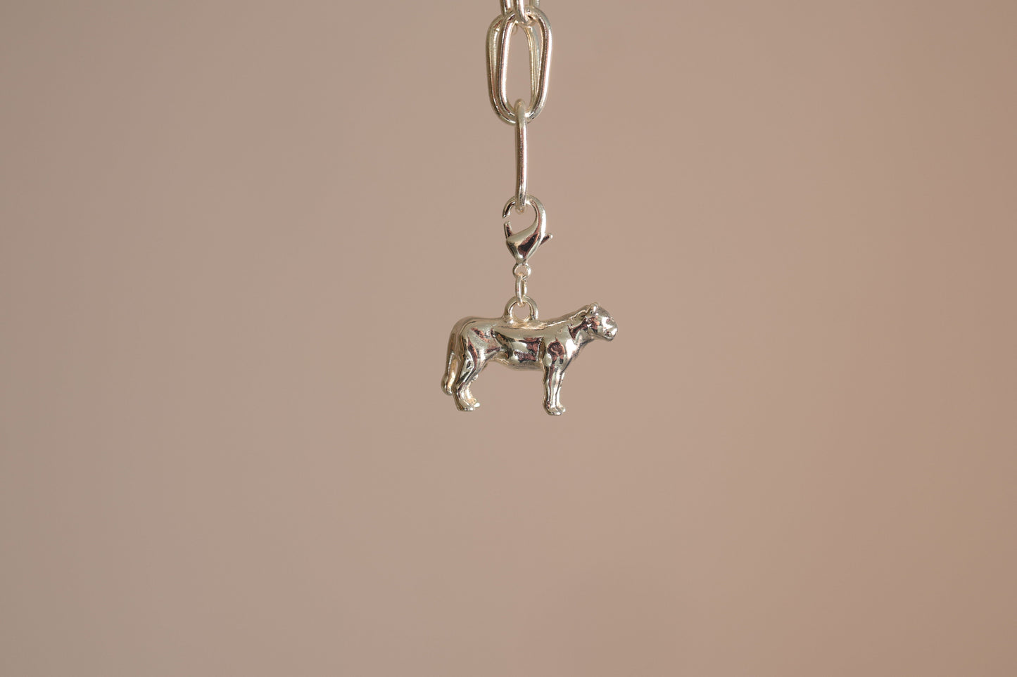 Charm leona baño de oro o plataALMA BRAVIA Joyería Colombia