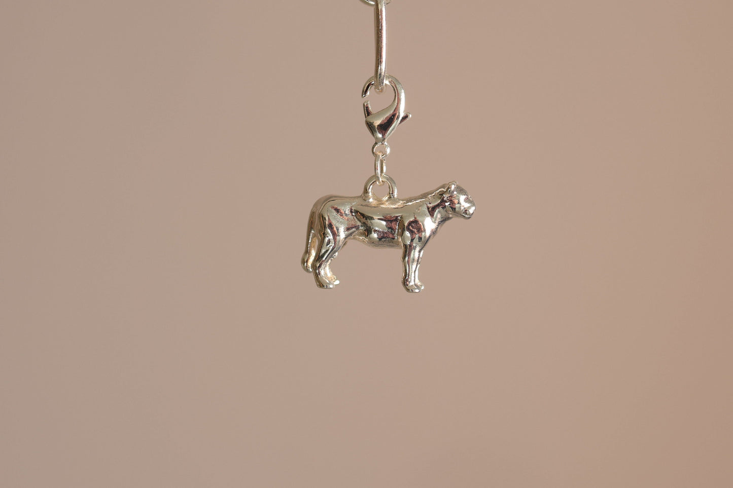 Charm leona baño de oro o plataALMA BRAVIA Joyería Colombia