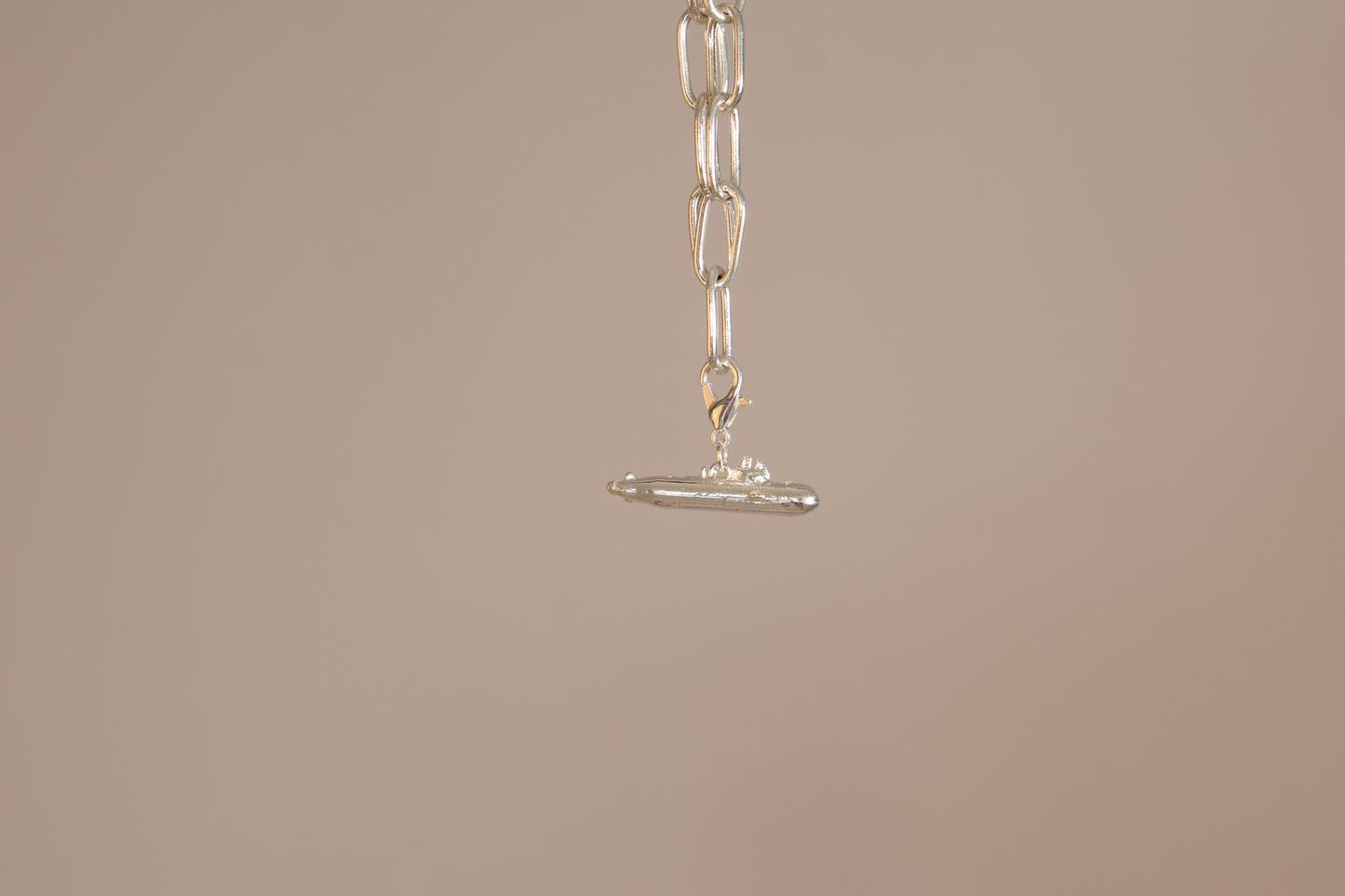 Charm submarino baño de oro o plataALMA BRAVIA Joyería Colombia