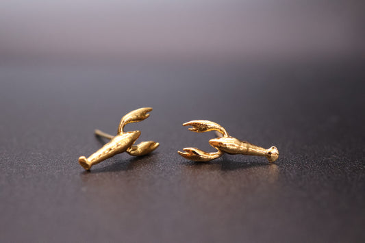 Aretes de langosta dorada bañados en oro 24K