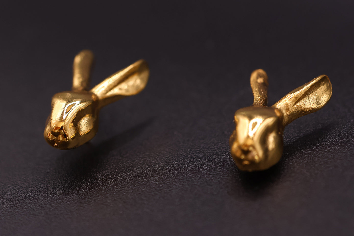 Aretes de conejo salvaje bañados en oro 24K