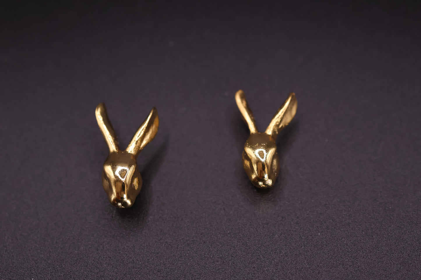 Aretes de conejo salvaje bañados en oro 24K